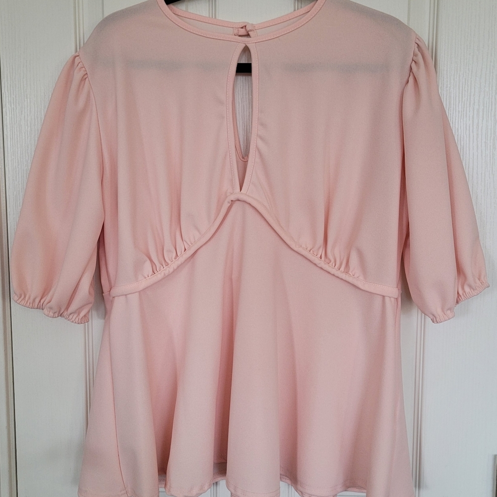 NWT Boohoo Blush Peachy-Pink Keyhole Blouse Coquette